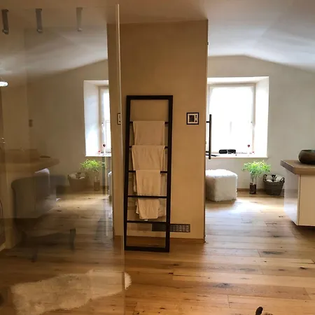 Exklusive Dachgeschosswohnung Mit Sauna Und Kamin Im Stilvollen Altbau