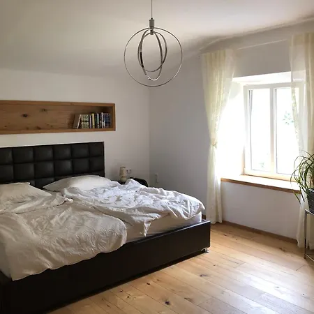 Exklusive Dachgeschosswohnung Mit Sauna Und Kamin Im Stilvollen Altbau דירה